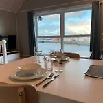 Semesterbostad Rorbu I Havn *