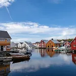 Semesterbostad Rorbu I Havn Bud