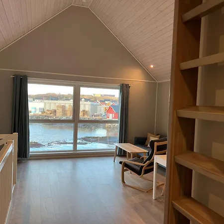 Holiday home Rorbu I Havn Bud