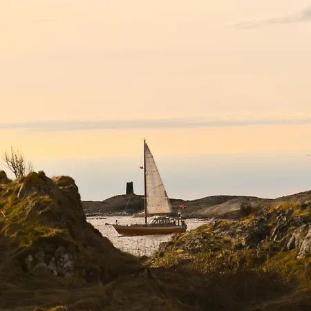 Rorbu I Havn Bud