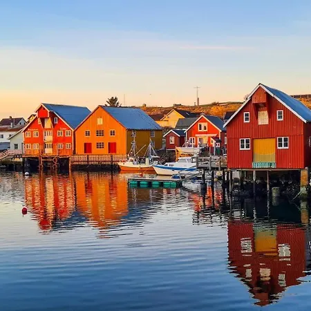 Rorbu I Havn Bud