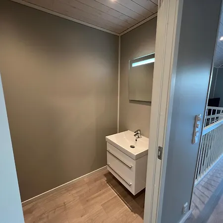 Rorbu I Havn Feriehus *