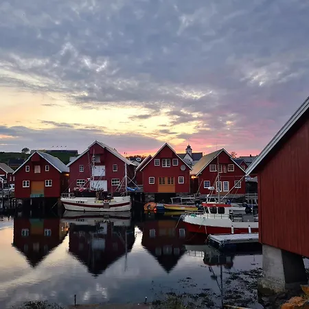 Rorbu I Havn Feriehus Bud