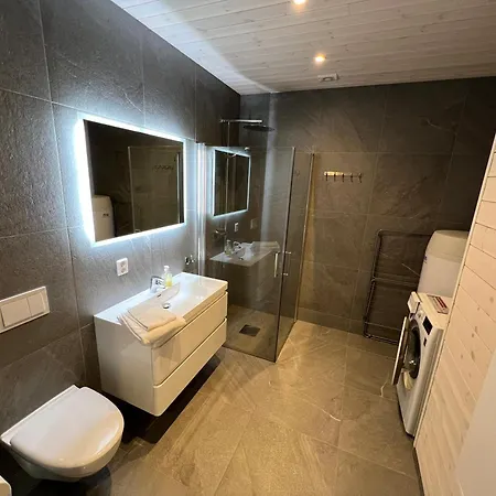 Rorbu I Havn Feriehus Bud